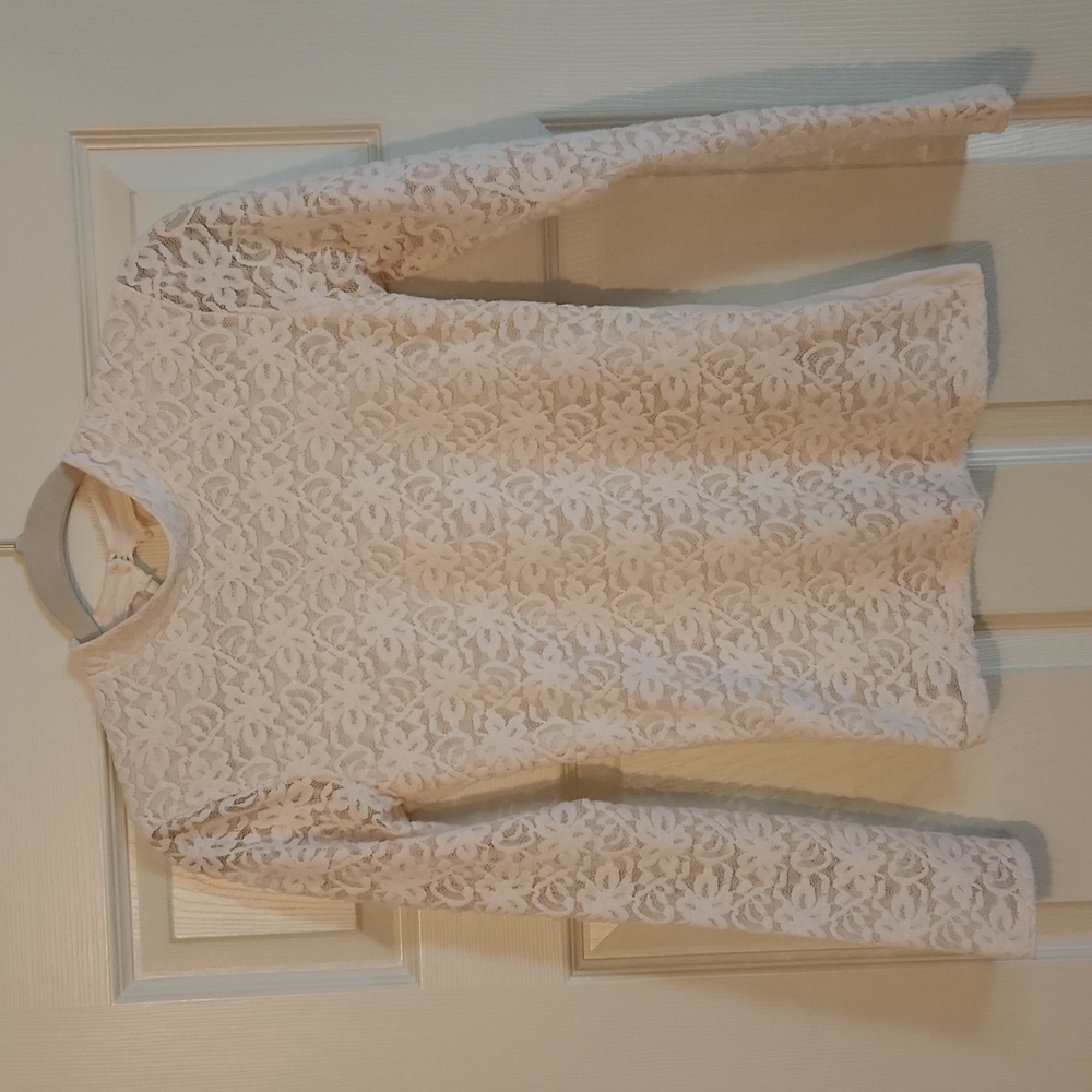 Hollister lacy arms accent shirt